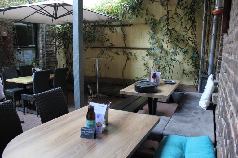 Impact Café Außen 1