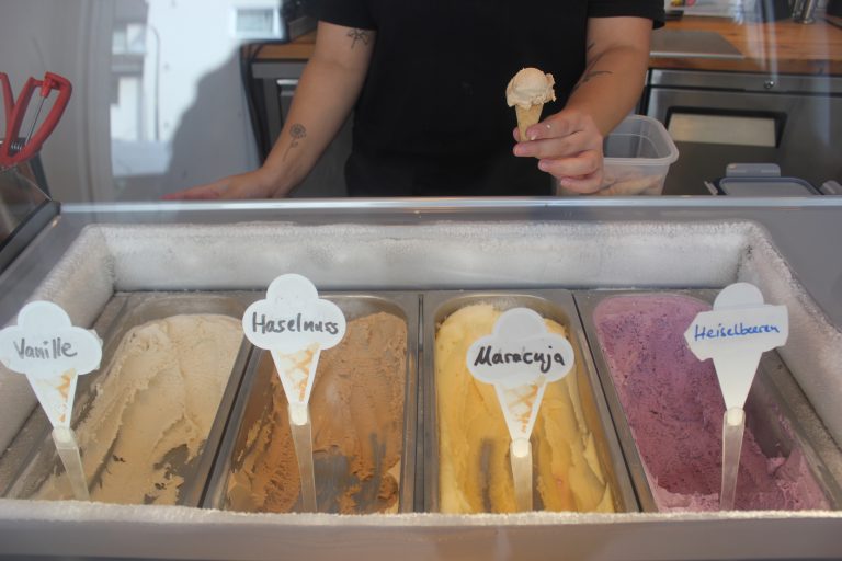 signcafé Eisvitrine