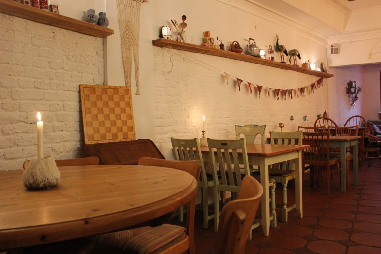 Kaffeehaus Treibgut Tische