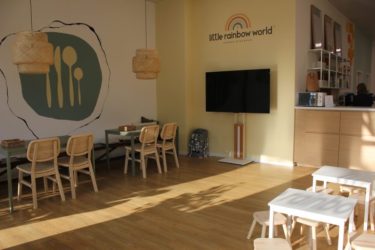 Little Rainbow World Essbereich